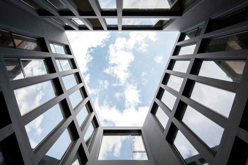 Dossier de presse | 5548-01 - Communiqué de presse | In Time of Turmoil, a New Office Building Challenges Established Building Code - Domaine Public Architects - Architecture commerciale - Crédit photo : Ieva Saudargaite