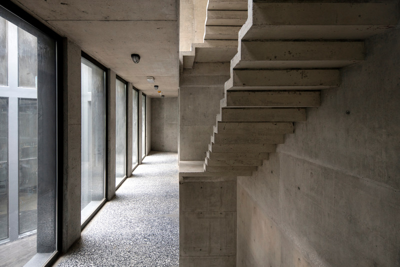 Dossier de presse | 5548-01 - Communiqué de presse | In Time of Turmoil, a New Office Building Challenges Established Building Code - Domaine Public Architects - Architecture commerciale - Crédit photo : Ieva Saudargaite