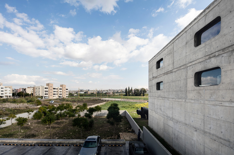 Dossier de presse | 5548-01 - Communiqué de presse | In Time of Turmoil, a New Office Building Challenges Established Building Code - Domaine Public Architects - Architecture commerciale - Crédit photo : Ieva Saudargaite