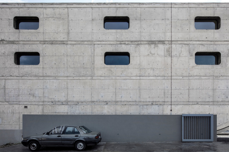 Dossier de presse | 5548-01 - Communiqué de presse | In Time of Turmoil, a New Office Building Challenges Established Building Code - Domaine Public Architects - Architecture commerciale - Crédit photo : Ieva Saudargaite
