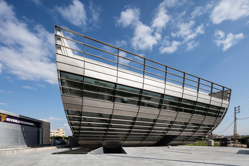 Dossier de presse | 5548-01 - Communiqué de presse | In Time of Turmoil, a New Office Building Challenges Established Building Code - Domaine Public Architects - Architecture commerciale - Crédit photo : Ieva Saudargaite