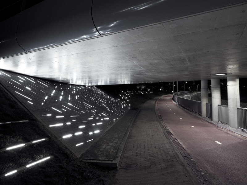 Press kit | 5466-01 - Press release | Passing Trains Provoke a Waterfall of Light in Artwork by Matthias Oostrik - Matthias Oostrik - Art - Photo credit: Gert Jan van Rooij