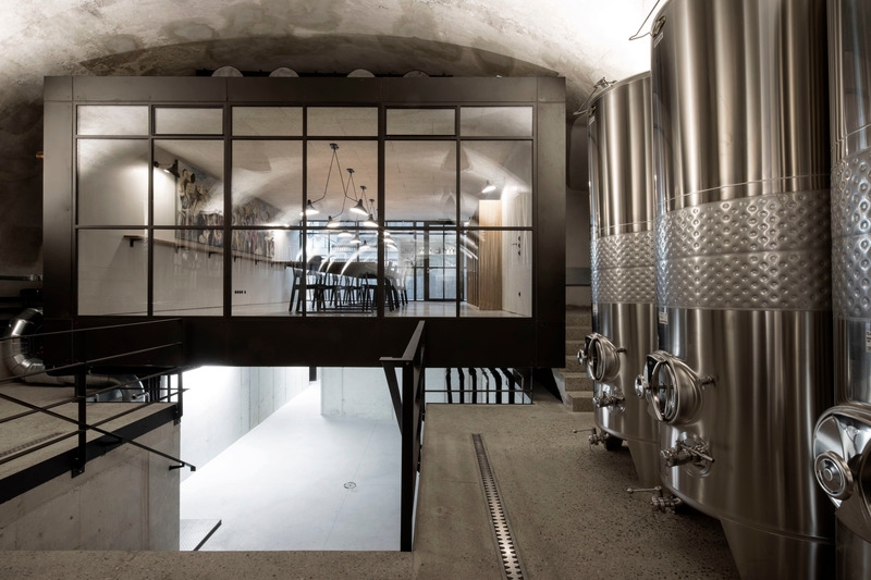 Dossier de presse | 5356-01 - Communiqué de presse | Weinmanufaktur Clemens Strobl - destilat design studio - Design d’intérieur commercial - tasting room - Crédit photo : Monika Nguyen
