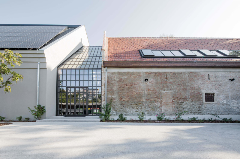 Dossier de presse | 5356-01 - Communiqué de presse | Weinmanufaktur Clemens Strobl - destilat design studio - Design d’intérieur commercial - entrance winery - Crédit photo : Monika Nguyen