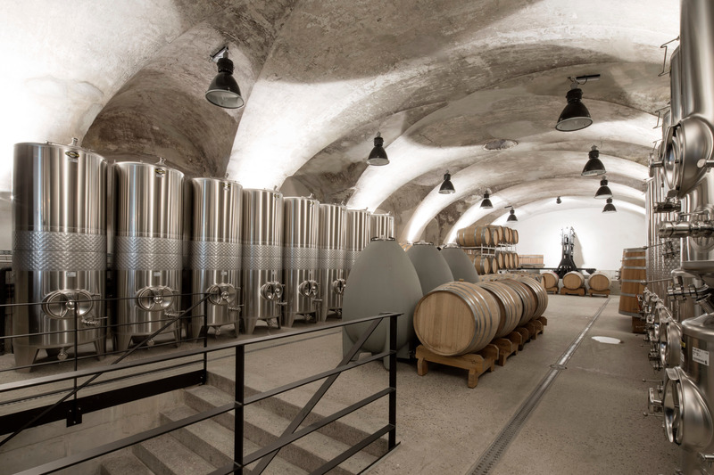 Dossier de presse | 5356-01 - Communiqué de presse | Weinmanufaktur Clemens Strobl - destilat design studio - Design d’intérieur commercial - wine cellar - Crédit photo : Monika Nguyen