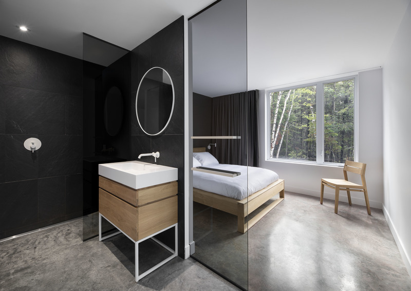 Press kit | 769-04 - Press release | Le Littoral - Architecture49 - Residential Architecture - Ensuite bathroom - Photo credit: Stéphane Brügger
