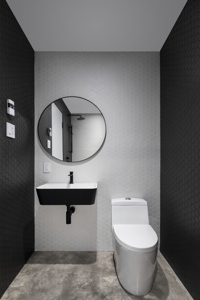 Press kit | 769-04 - Press release | Le Littoral - Architecture49 - Residential Architecture - Washroom - Photo credit: Stéphane Brügger