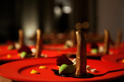 Press kit | 962-01 - Press release | The fantasies of Charles, his table and his guests - Charles Kaisin - Product - Le dessert de Mr Pierre Marcolini - Empreinte Index C.K. - Photo credit: Marie-Françoise Plissart