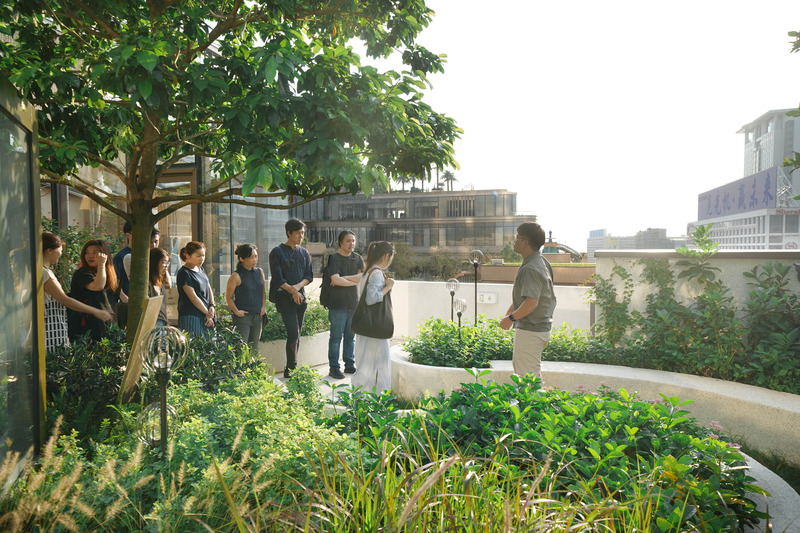 Press kit | 3772-02 - Press release | Nature Discovery Park - LAAB Architects with PLandscape and Speirs Major - Commercial Architecture - Guided tour in the Butterfly Garden. - Photo credit: Otto Ng of LAAB Architects
