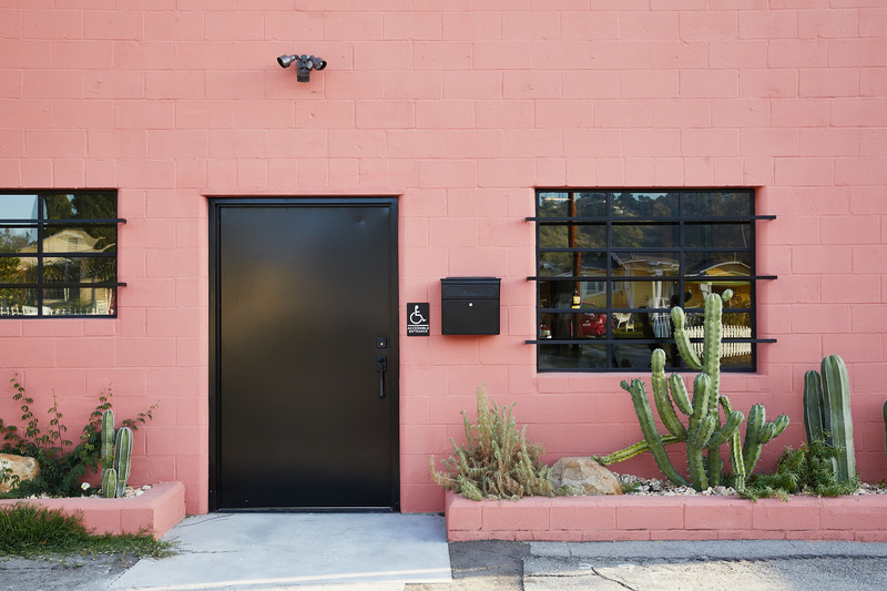 Dossier de presse | 4369-03 - Communiqué de presse | Lazy Eye - Wick Architecture and Design - Design d’intérieur commercial - Exterior entrance - Crédit photo : Nicole LaMotte