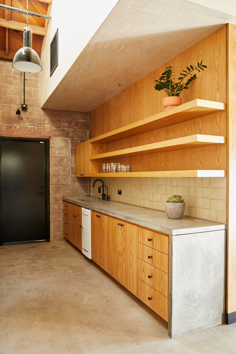 Dossier de presse | 4369-03 - Communiqué de presse | Lazy Eye - Wick Architecture and Design - Design d’intérieur commercial - Kitchenette - Crédit photo : Nicole LaMotte