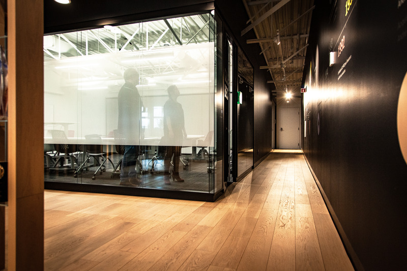 Dossier de presse | 1536-02 - Communiqué de presse | Artopex Granby – Maison mère - Luc Plante architecture + design - Architecture commerciale - Artopex Granby - Maison mère par Luc Plante architecture + design - Crédit photo : Francis Di Salvio / F6foto
