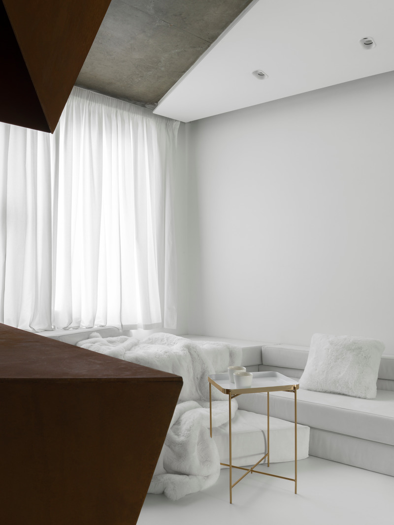 Press kit | 2247-07 - Press release | Golden Mile - Maxim Kashin Architects - Residential Interior Design - Photo credit: Dmitry Chebanenko