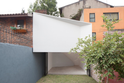Press kit | 980-01 - Press release | Mini-Studio - FRENTE arquitectura - Residential Architecture - Photo credit: Onnis Luque