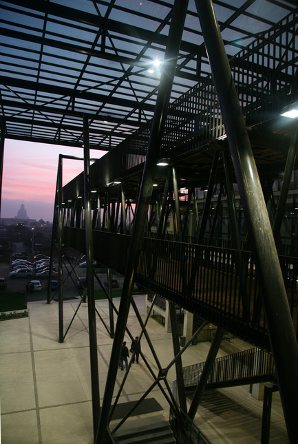 Dossier de presse | 986-01 - Communiqué de presse | Duoc Maipú - Sabbagh Arquitectos - Architecture commerciale - Crédit photo : Francisca Polanco