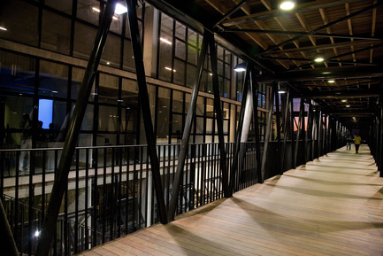 Dossier de presse | 986-01 - Communiqué de presse | Duoc Maipú - Sabbagh Arquitectos - Architecture commerciale - Crédit photo : Francisca Polanco