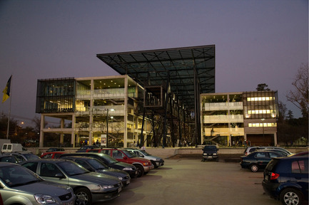 Dossier de presse | 986-01 - Communiqué de presse | Duoc Maipú - Sabbagh Arquitectos - Architecture commerciale - Crédit photo : Francisca Polanco