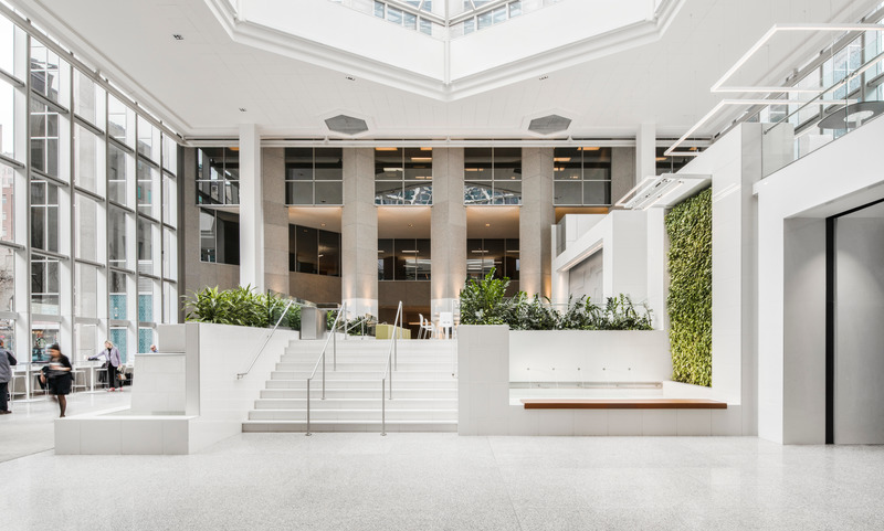 Dossier de presse | 1387-08 - Communiqué de presse | 50 ans et toujours NEUF - NEUF architect(e)s - Évènement + Exposition - <p class="">Sunlife Financial Centre (2019). Le complexe repose sur une vision durable qu’exprime sa connexion à l’O-Train, le réseau de métro léger d’Ottawa</p> - Crédit photo : David Boyer (2019)