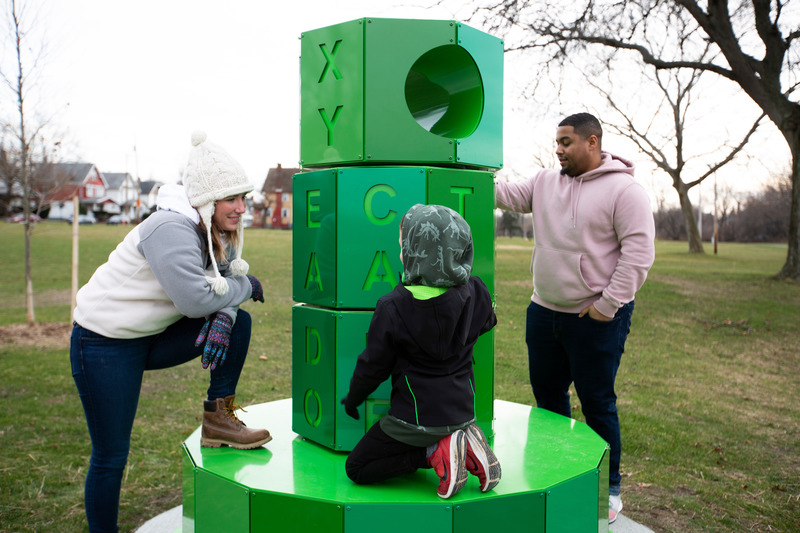 Dossier de presse | 5595-01 - Communiqué de presse | A Design Studio Showcasing the Value of Play - The Urban Conga - Art -  Project 4: Shifting Totems is a series of three totems that were designed with the Glenville community in Cleveland, OH to spark moments of pride, empowerment, and inspiration within the community.    - Crédit photo : The Urban Conga