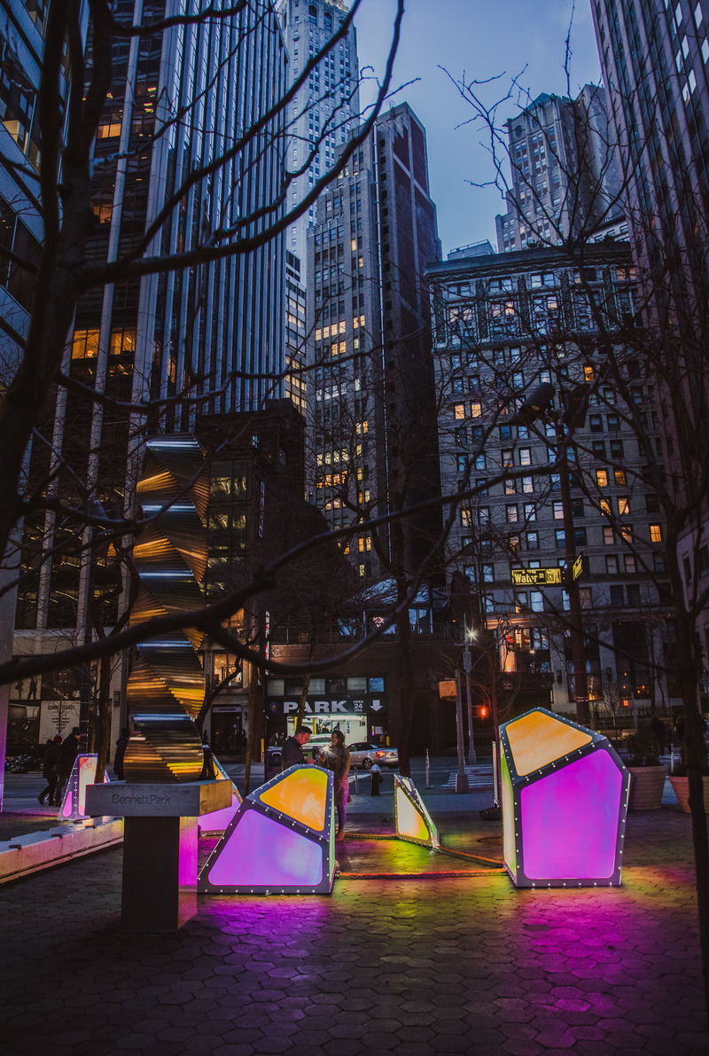Dossier de presse | 5595-01 - Communiqué de presse | A Design Studio Showcasing the Value of Play - The Urban Conga - Art - Project 1: Oscillation in New York City utilizing sight, sound, and movement to spark spontaneous social interactions and conversations within a once underutilized plaza.  - Crédit photo : Savannah Lauren