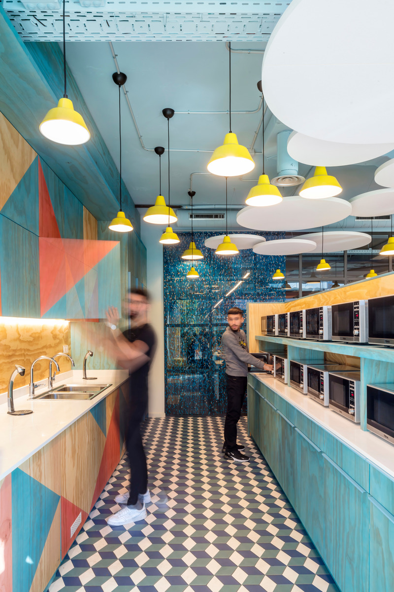 Dossier de presse | 3724-10 - Communiqué de presse | Effective Communication Offices in Barcelona - EL EQUIPO CREATIVO - Design d’intérieur commercial - <font style="vertical-align: inherit;"><font style="vertical-align: inherit;">The Kitchen</font></font><font style="vertical-align: inherit;"><font style="vertical-align: inherit;"></font></font> - Crédit photo : Adrià Goula