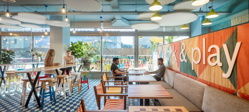 Dossier de presse | 3724-10 - Communiqué de presse | Effective Communication Offices in Barcelona - EL EQUIPO CREATIVO - Design d’intérieur commercial - The Dinning room as a playroom - Crédit photo : Adrià Goula