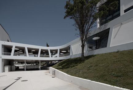Dossier de presse | 981-01 - Communiqué de presse | Rafael Bordalo Pinheiro Secondary School - SousaSantos - Architecture institutionnelle - Crédit photo : João Morgado