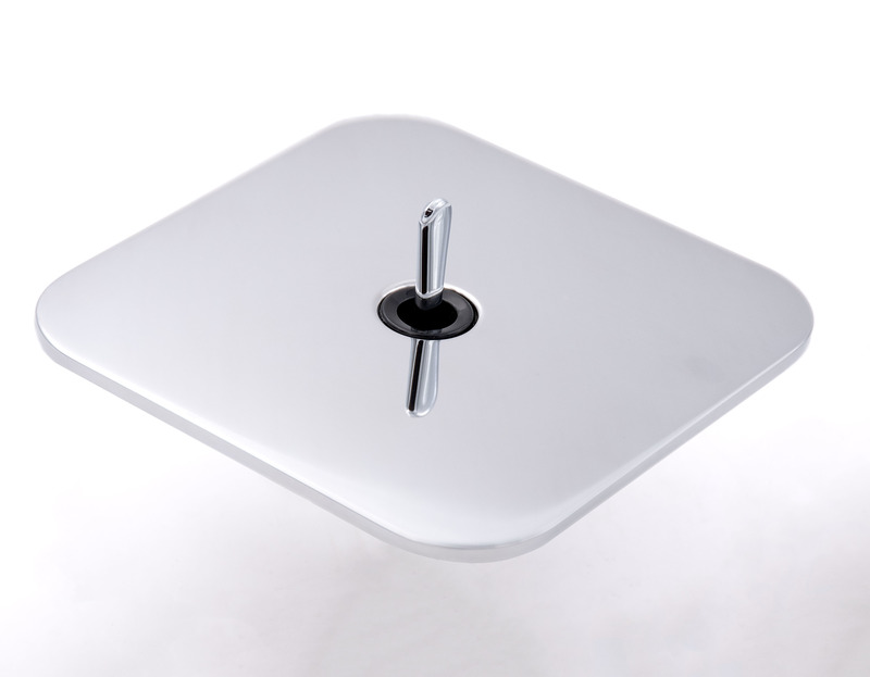 Press kit | 2630-09 - Press release | Meljac Launches the Solaris Collection, Designed by Marc Newson - Meljac - Lighting Design - Brass, Chromé vif finish - Photo credit: Meljac