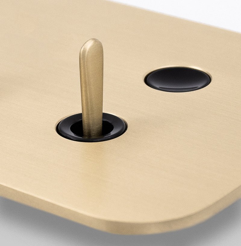 Press kit | 2630-09 - Press release | Meljac Launches the Solaris Collection, Designed by Marc Newson - Meljac - Lighting Design - Brass, Champagne finish <br style=""> - Photo credit: Meljac