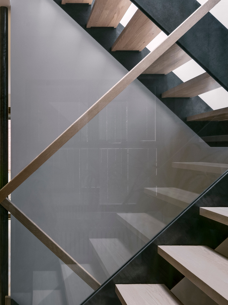 Press kit | 1075-07 - Press release | Phénix House: Appareil Architecture is Inspired by the Mixing of Cultures to Renovate a Montreal House - APPAREIL architecture - Residential Architecture - Photo credit: Félix Michaud