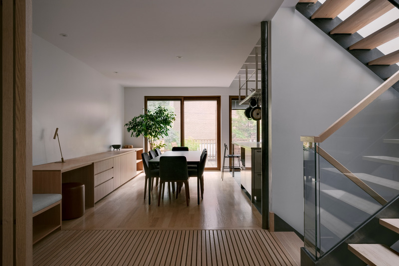 Press kit | 1075-07 - Press release | Phénix House: Appareil Architecture is Inspired by the Mixing of Cultures to Renovate a Montreal House - APPAREIL architecture - Residential Architecture - Photo credit: Félix Michaud