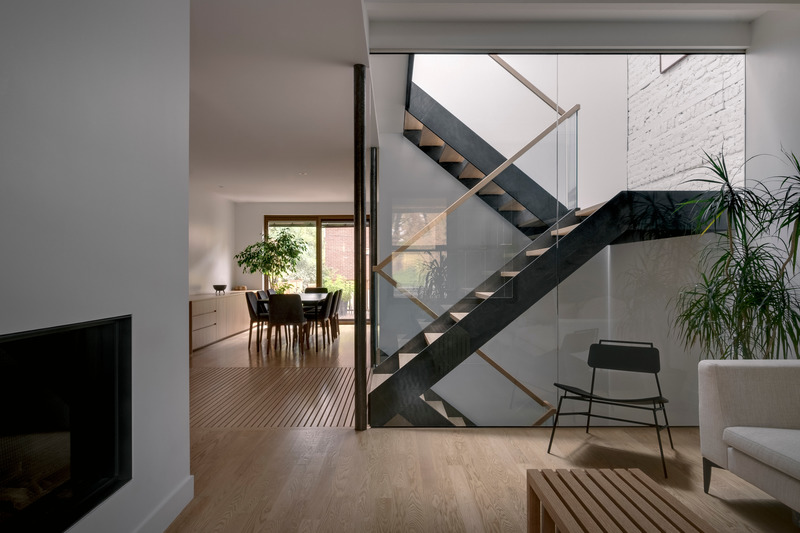 Press kit | 1075-07 - Press release | Phénix House: Appareil Architecture is Inspired by the Mixing of Cultures to Renovate a Montreal House - APPAREIL architecture - Residential Architecture - Photo credit: Félix Michaud