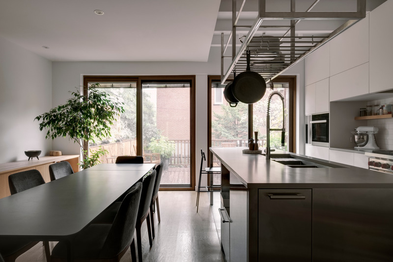Press kit | 1075-07 - Press release | Phénix House: Appareil Architecture is Inspired by the Mixing of Cultures to Renovate a Montreal House - APPAREIL architecture - Residential Architecture - Photo credit: Félix Michaud