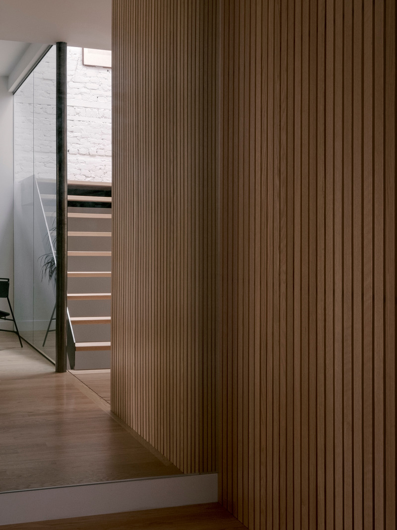 Press kit | 1075-07 - Press release | Phénix House: Appareil Architecture is Inspired by the Mixing of Cultures to Renovate a Montreal House - APPAREIL architecture - Residential Architecture - Photo credit: Félix Michaud