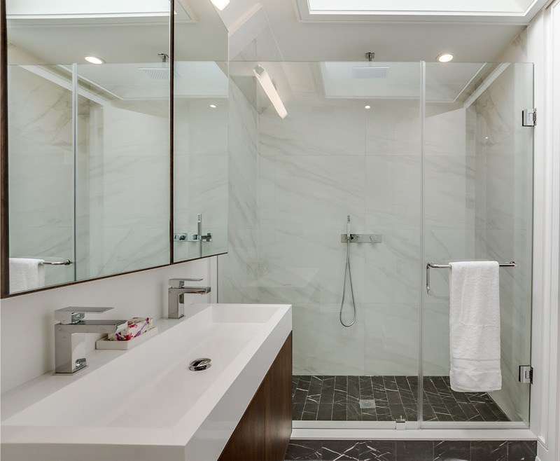 Dossier de presse | 2182-04 - Communiqué de presse | Blanche Chapel House - Alva Roy Architects - Architecture résidentielle - Bathroom - Crédit photo : Alex Karmov