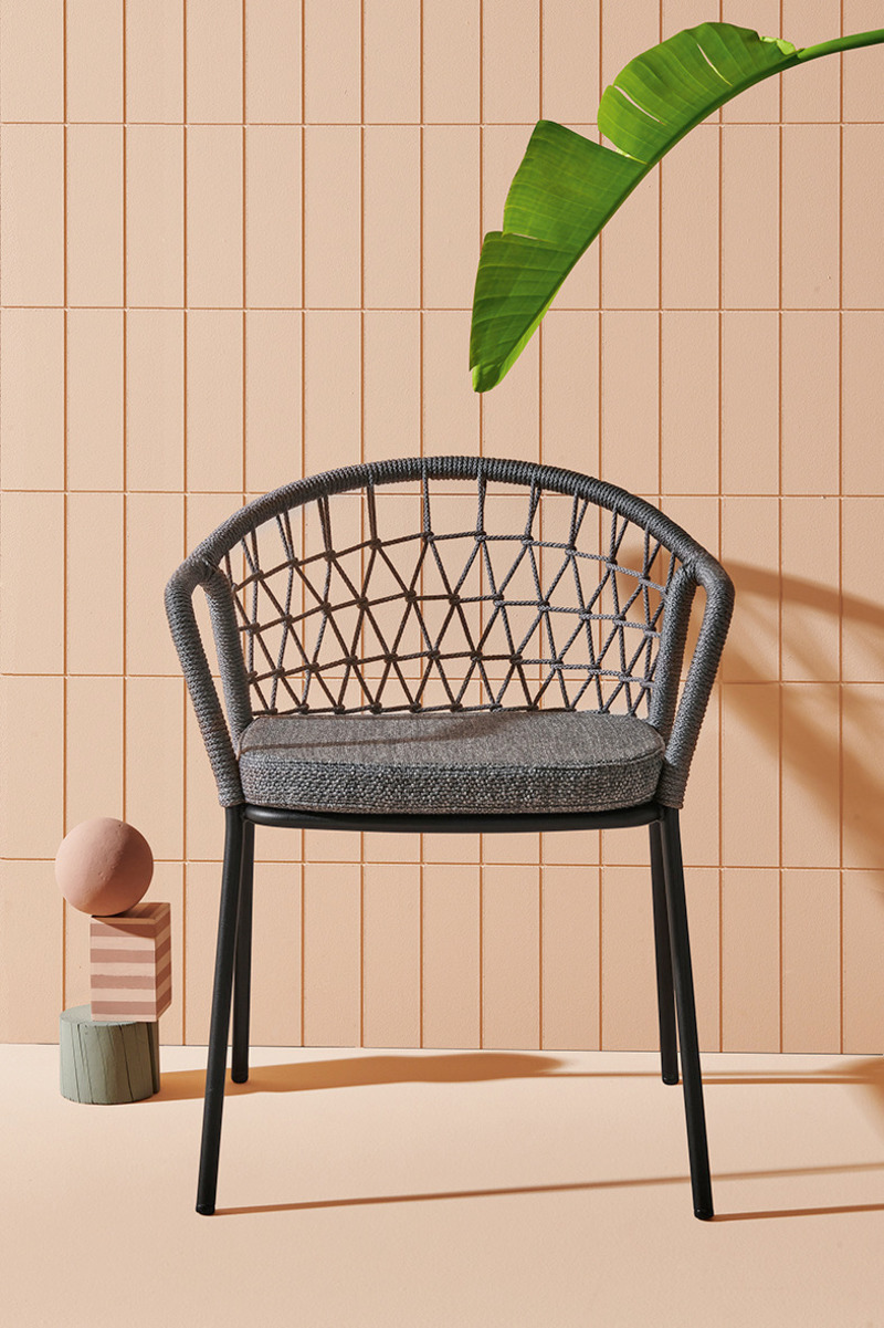 Dossier de presse | 4657-02 - Communiqué de presse | Préparez-vous à l'arrivée des beaux jours avec De Gaspé et Pedrali - De Gaspé - Produit - Chaise Panarea - Crédit photo : Pedrali