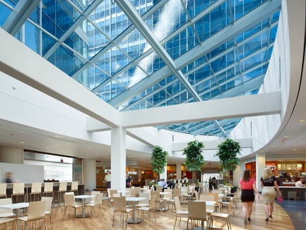 Dossier de presse | 787-05 - Communiqué de presse | Centennial Place - WZMH Architects - Architecture commerciale - Crédit photo : Tom Arban