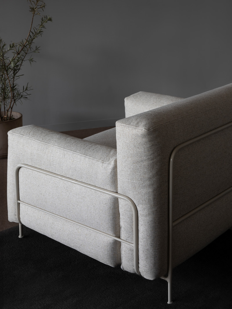 Dossier de presse | 3941-03 - Communiqué de presse | Alphabet lance une nouvelle collection pour le printemps - Alphabet - Produit - Fauteuil Dune - Crédit photo : Crédit photo : Gabriel DeRossi