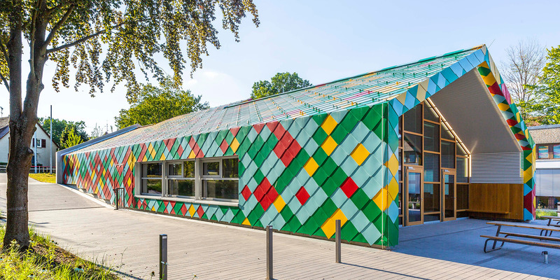 Press kit | 5592-01 - Press release | Design Educates Awards  Winners 2021 - Laka Foundation - Competition -  Honorable mention in architectural design_ Cafeteria for Anne Frank School and Heilbrunnen School in Stuttgart, Author: hammeskrause architekten bda - Photo credit:  hammeskrause architekten and Wolf-Dieter Gericke, Philipp Muerdter  