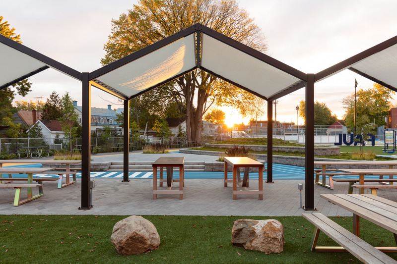 Press kit | 1299-06 - Press release | Collège Saint-Paul: Bringing the Indoor Outdoors - Taktik design - Institutional Architecture - Pergolas - Photo credit: Maxime Brouillet