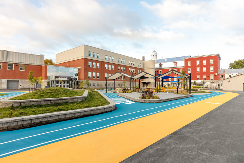 Press kit | 1299-06 - Press release | Collège Saint-Paul: Bringing the Indoor Outdoors - Taktik design - Institutional Architecture - Running track - Photo credit: Maxime Brouillet