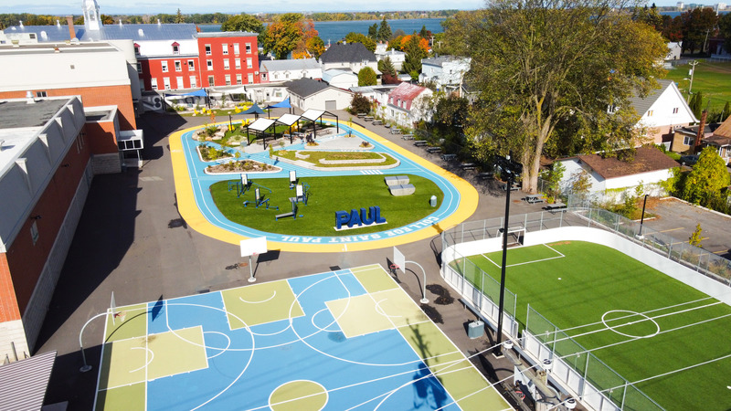 Press kit | 1299-06 - Press release | Collège Saint-Paul: Bringing the Indoor Outdoors - Taktik design - Institutional Architecture - <pre>Active sports zones</pre> - Photo credit: Maxime Brouillet 