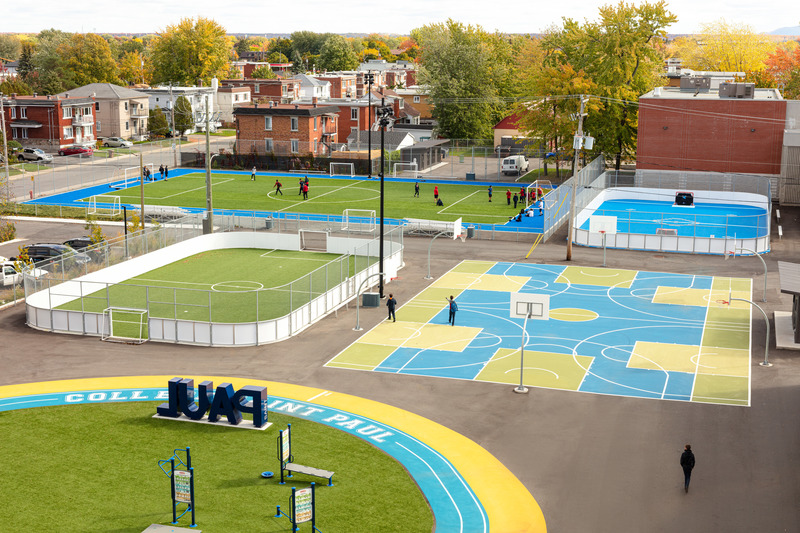 Press kit | 1299-06 - Press release | Collège Saint-Paul: Bringing the Indoor Outdoors - Taktik design - Institutional Architecture - <pre>View of sports fields</pre> - Photo credit: Maxime Brouillet