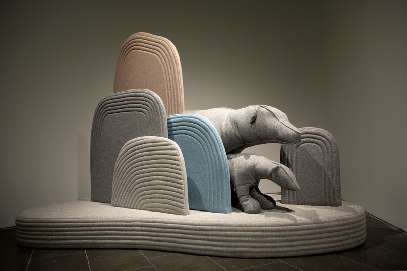 Dossier de presse | 3671-02 - Communiqué de presse | Sarit Shani Hay Installs Playful Landscape of Soft Creatures For New Exhibition at Design Museum Holon - Sarit Shani Hay Design Studio - Évènement + Exposition -  Soft Landscape by Sarit Shani Hay  - Crédit photo : Roni Cnaani