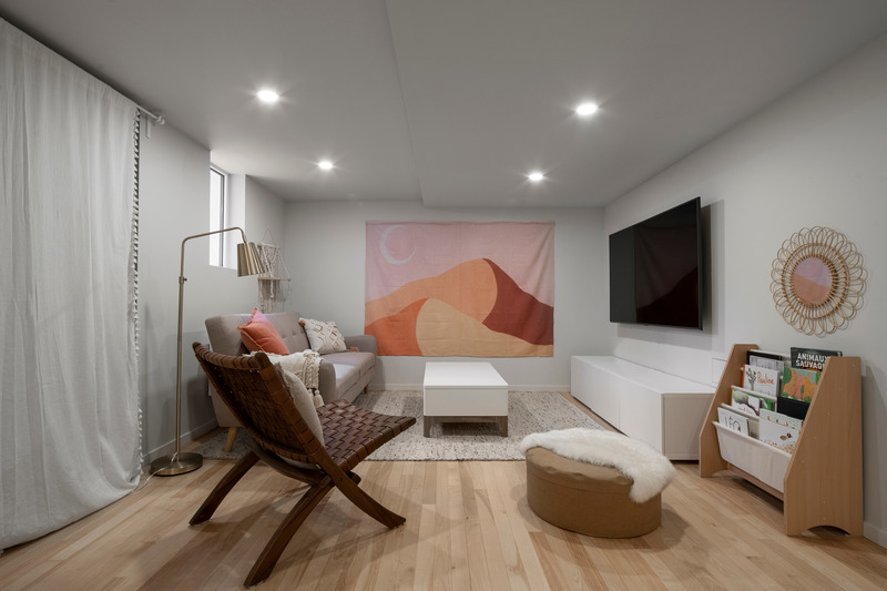 Dossier de presse | 5554-02 - Communiqué de presse | Résidence Garnier - Dupont Blouin architectes - Design d’intérieur résidentiel - Salle télé sous-sol - Crédit photo : Olivier Blouin
