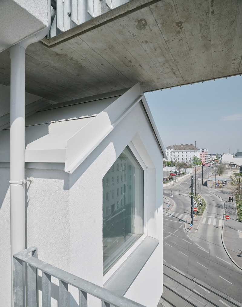 Dossier de presse | 3048-02 - Communiqué de presse | Gudrun Business Apartments - BFA x KLK - Architecture résidentielle - Pitched roof oriel - Crédit photo : David Schreyer