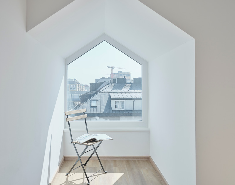 Dossier de presse | 3048-02 - Communiqué de presse | Gudrun Business Apartments - BFA x KLK - Architecture résidentielle - Pitched roof oriel - Crédit photo : David Schreyer