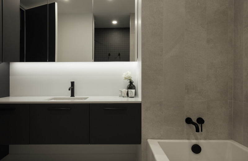 Press kit | 5615-01 - Press release | 19-055 Renovation C+G - DESK architectes - Residential Architecture - Bathroom  - Photo credit: Maxime Brouillet