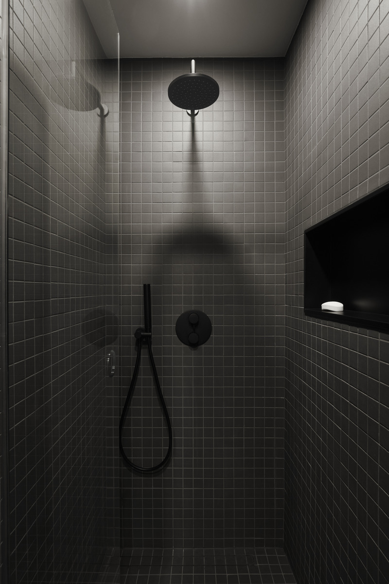 Press kit | 5615-01 - Press release | 19-055 Renovation C+G - DESK architectes - Residential Architecture - Shower - Photo credit: Maxime Brouillet