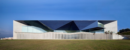 Dossier de presse | 976-01 - Communiqué de presse | Auditorio Municipal de Teulada - Francisco Mangado - Architecture institutionnelle - The images are not royalty free, please contact the photograph for access.Juan Rodríguez juanrv@mundo-r.com  T. 0034 629 42 81 32 - Crédit photo : Juan Rodríguez
